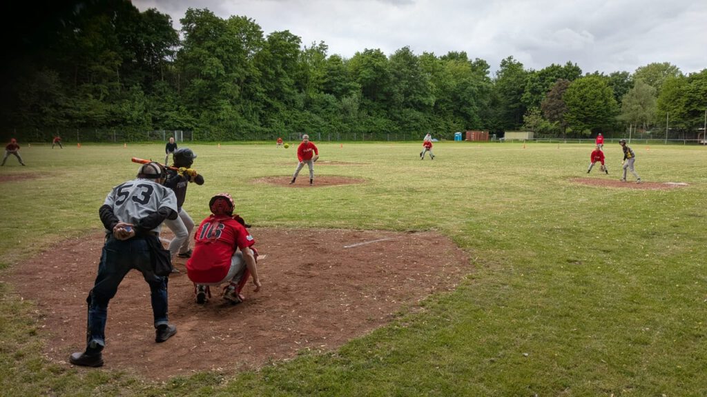 Sportieve strijd op het softbalveld van Duisburg