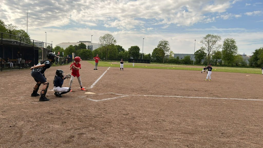 Hickory U12 klopt Uitsmijters’55 in sfeervolle derby