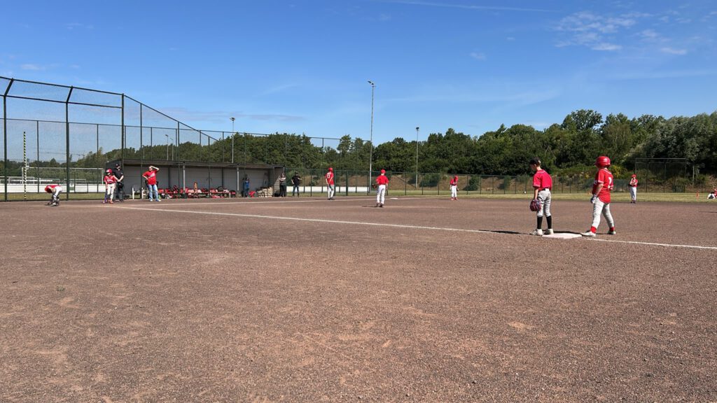 Hickory U12 klopt WSB Apeldoorn U12 in sfeervolle wedstrijd